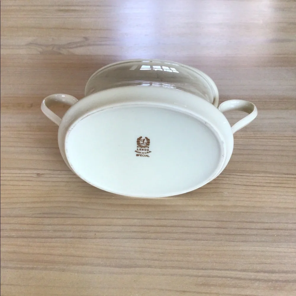 Lenox Sugar Bowl Classic Handles Lid Neutral Color